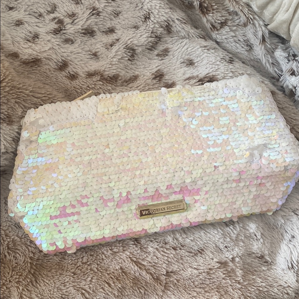 VICTORIA’S SECRET // Sequin Luminescent Makeup Bag